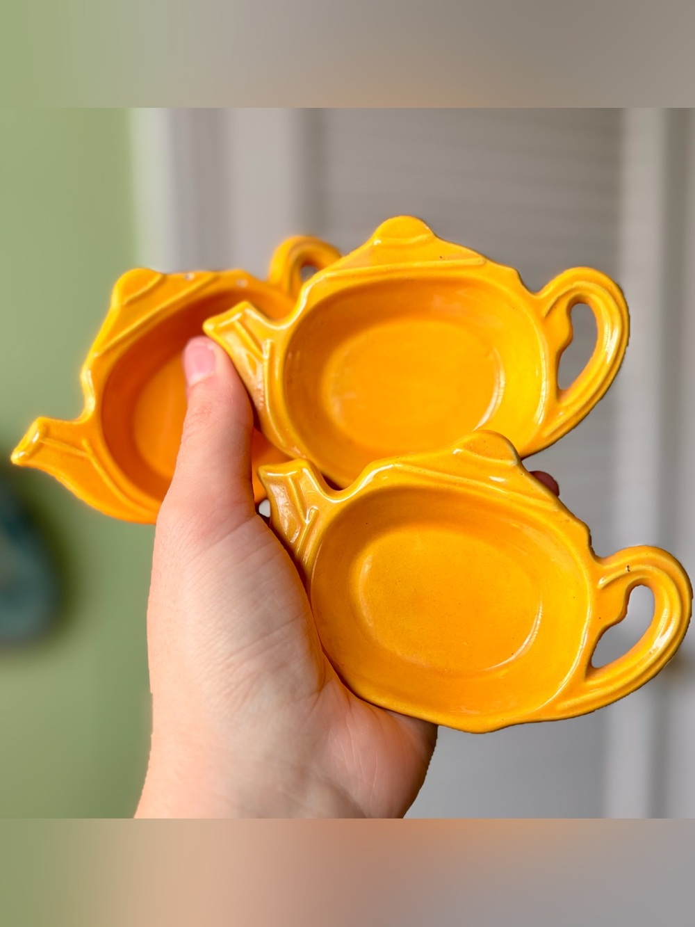 Bright Yellow Ceramic Teapot-Shaped Teabag Holders Kitchenware - Set of 3 - Picture 1 of 9